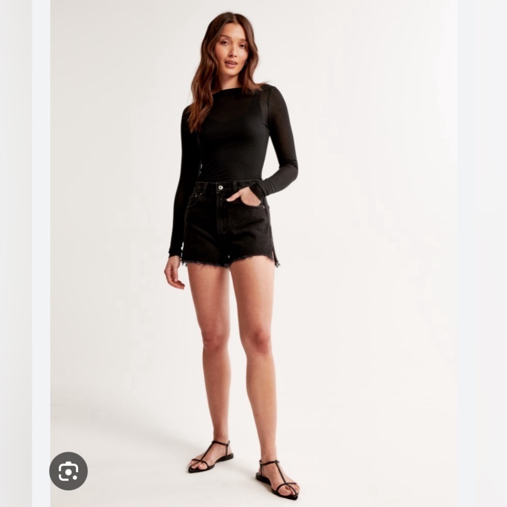 Abercrombie and Fitch The High Rise Mom Short in Black Size 26